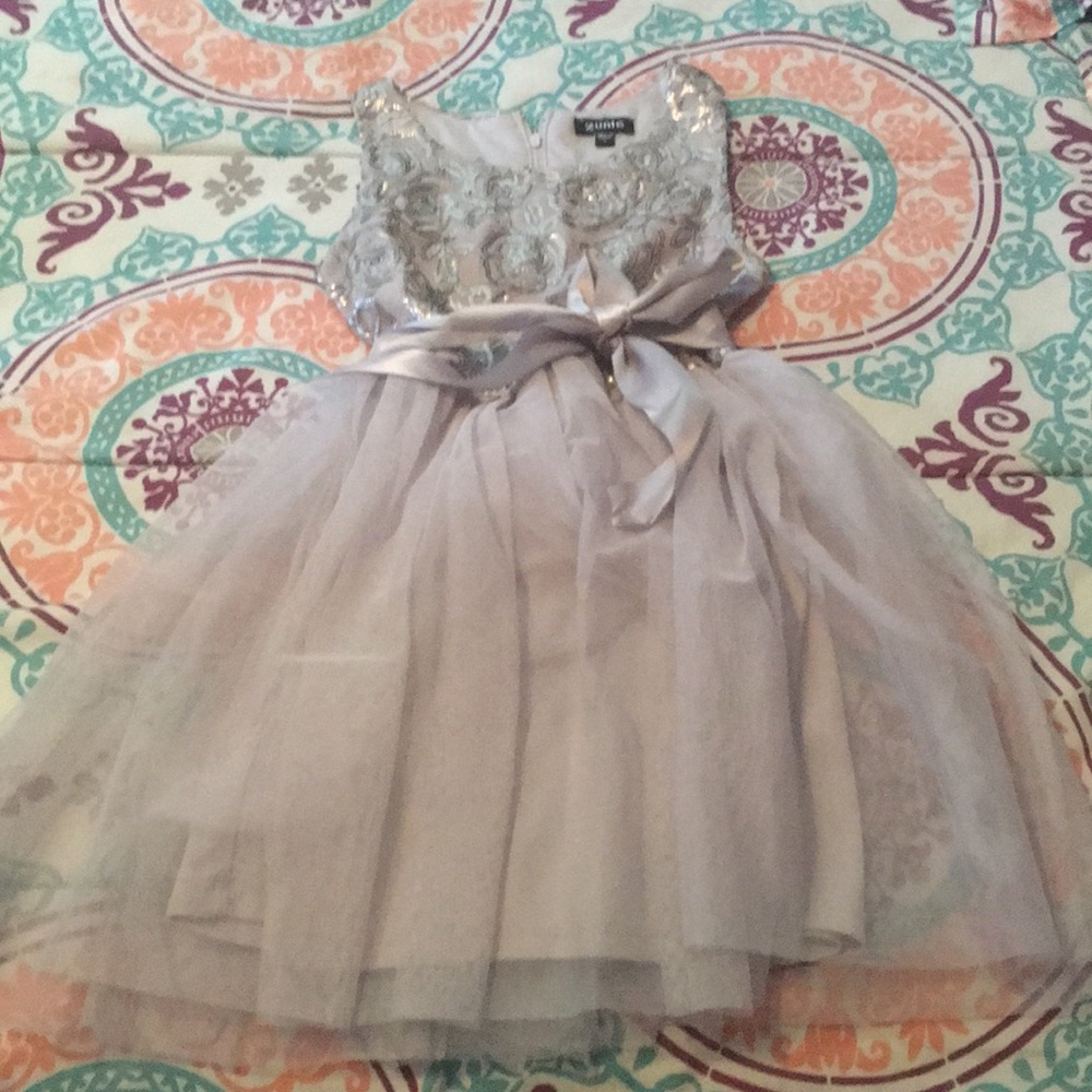 Girls dress. Accepting offers.